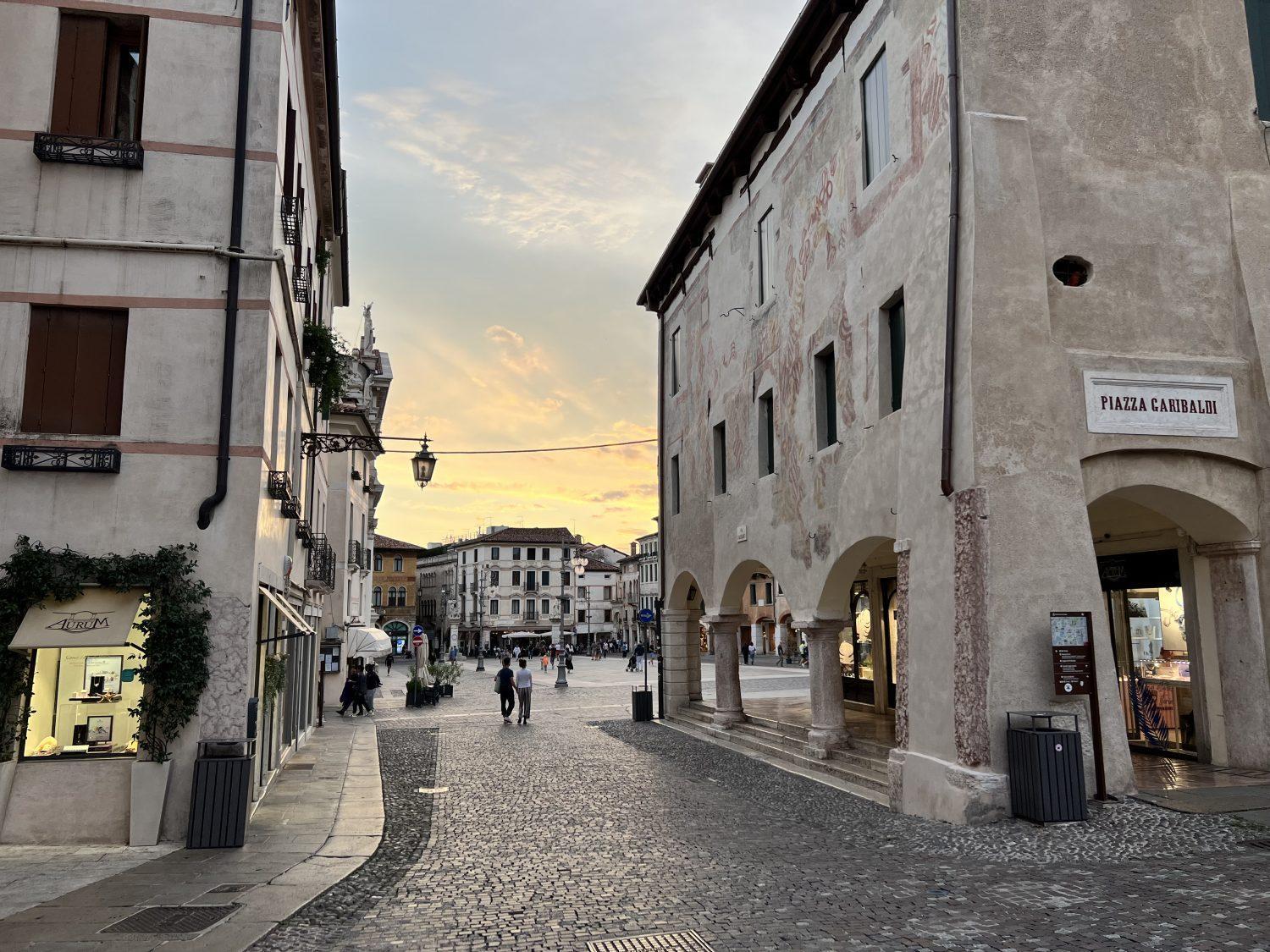 Ponte Vecchio, Elegante Appartamento A Due Passi Dal Centro Bassano del Grappa Kültér fotó